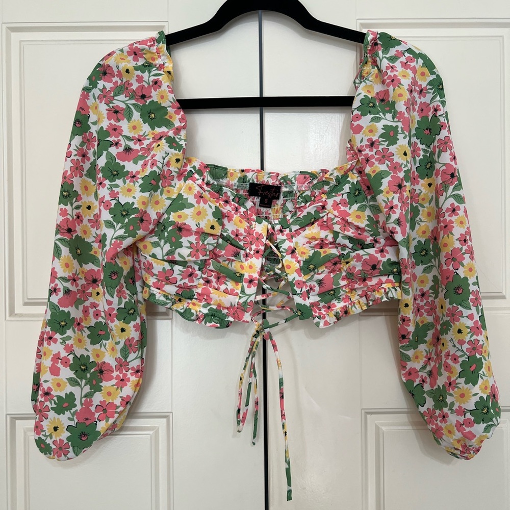 NWOT Lace-Up Floral Long Sleeve Crop Too